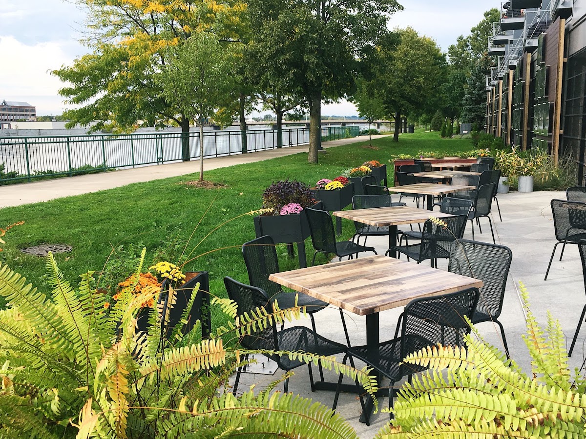 Linear Restaurant